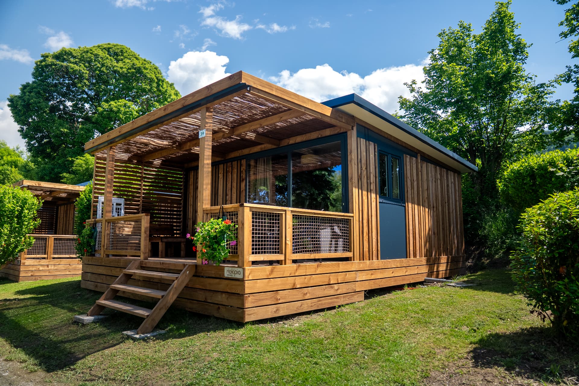 Photographe entreprise Annecy — hébergement touristique en bois