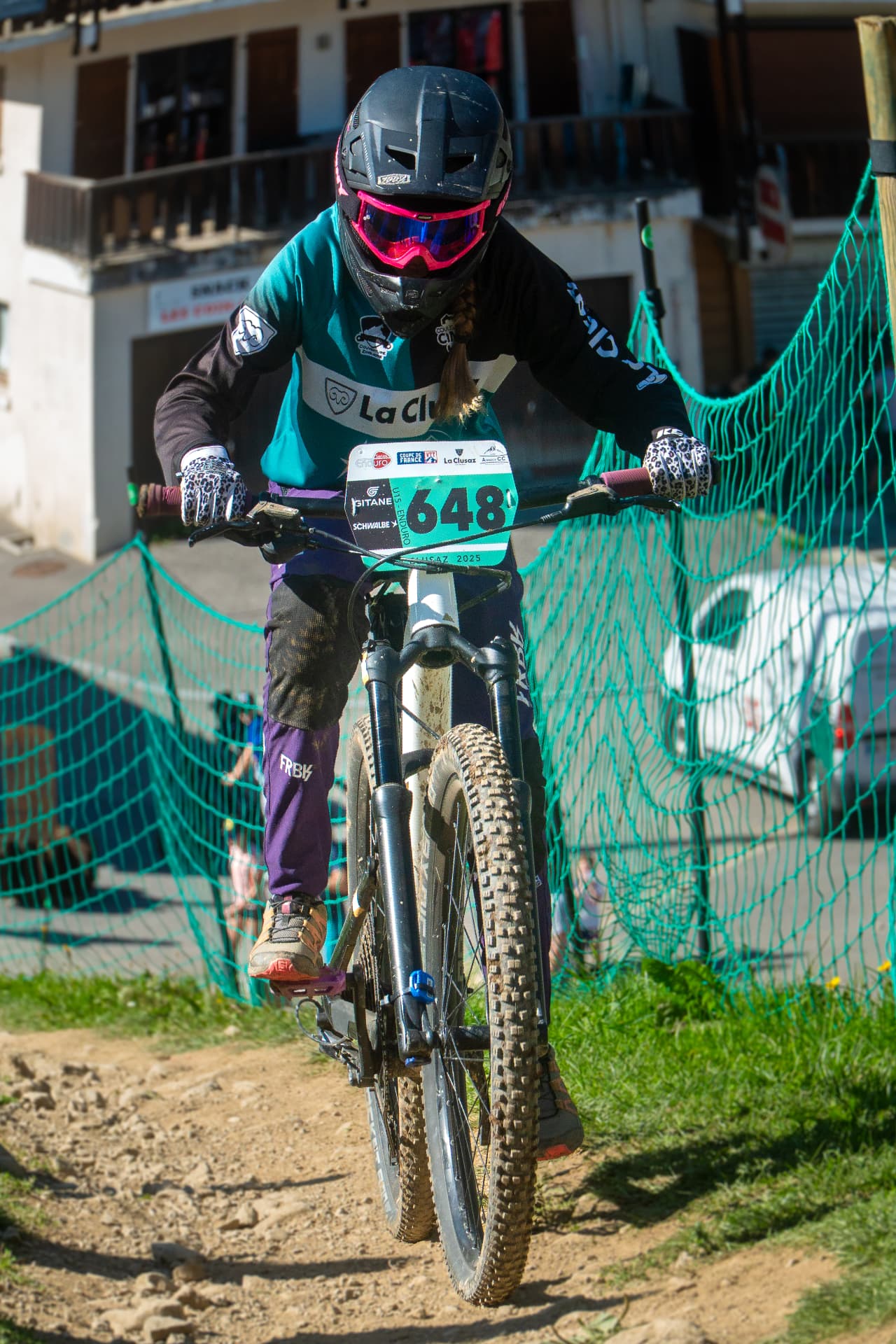 Photographe VTT Annecy — pilote en descente à La Clusaz