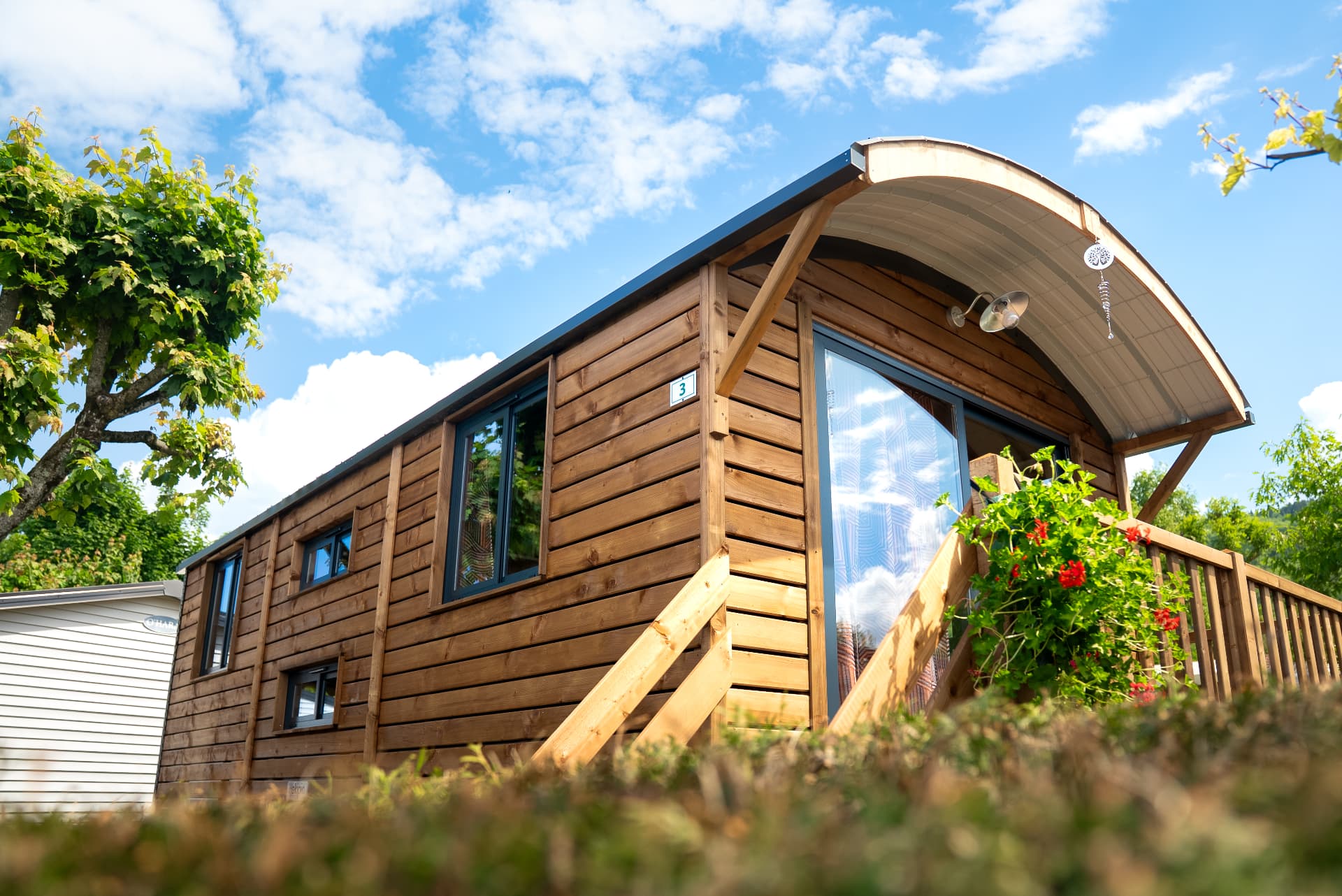 Photographe entreprise Annecy — mobil-home en bois pour site web